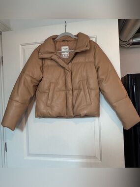 Abercrombie & Fitch Cropped Leather-Look Puffer Jacket in Tan